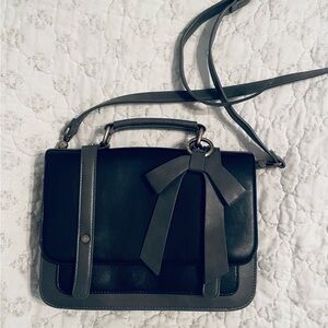 Chic Black and Gray Crossbody Bag with Bow Accent